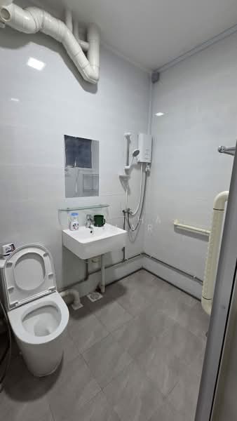 321 Yishun Central, 321 Yishun Central, 2 Bedrooms, 721 sqft, HDB Flat For Rent, by Nantha Kumar, 500160000 - Bathroom - PropertyGuru.com.sg