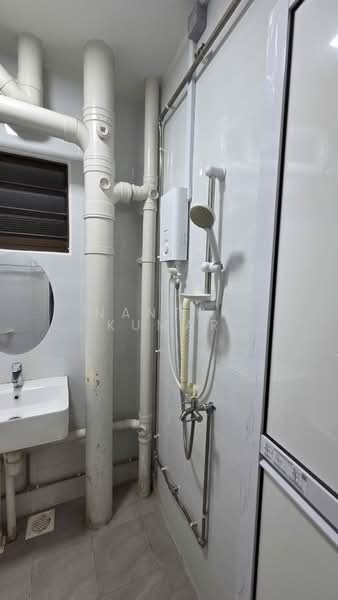 321 Yishun Central, 321 Yishun Central, 2 Bedrooms, 721 sqft, HDB Flat For Rent, by Nantha Kumar, 500160000 - Bathroom - PropertyGuru.com.sg
