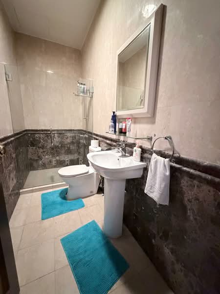 Sunset Heights Bungalow for Sale, Sunset Heights, 6 Bedrooms, 6,000 sqft, Bungalow House For Sale, by Kerry James, 500160007 - Bathroom - PropertyGuru.com.sg