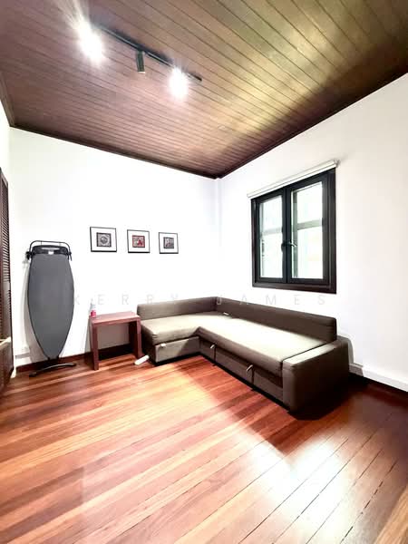 Sunset Heights Bungalow for Sale, Sunset Heights, 6 Bedrooms, 6,000 sqft, Bungalow House For Sale, by Kerry James, 500160007 - Living Room - PropertyGuru.com.sg