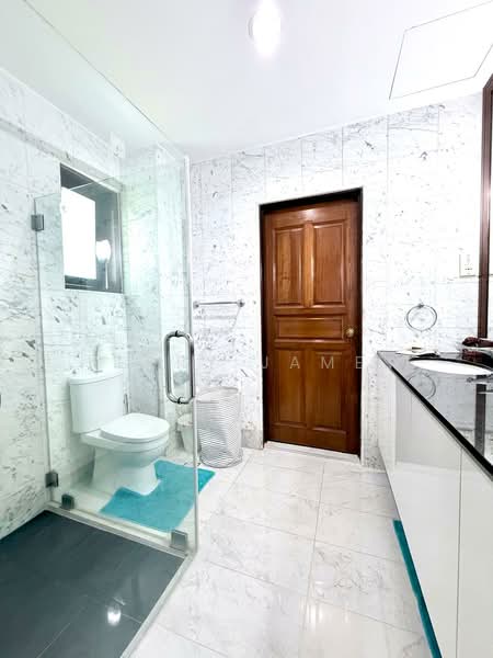 Sunset Heights Bungalow for Sale, Sunset Heights, 6 Bedrooms, 6,000 sqft, Bungalow House For Sale, by Kerry James, 500160007 - Bathroom - PropertyGuru.com.sg