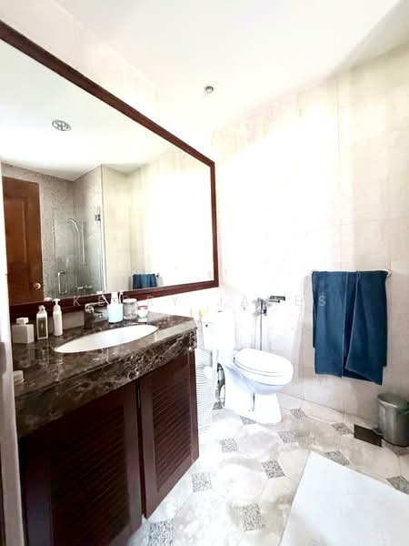 Sunset Heights Bungalow for Sale, Sunset Heights, 6 Bedrooms, 6,000 sqft, Bungalow House For Sale, by Kerry James, 500160007 - Bathroom - PropertyGuru.com.sg