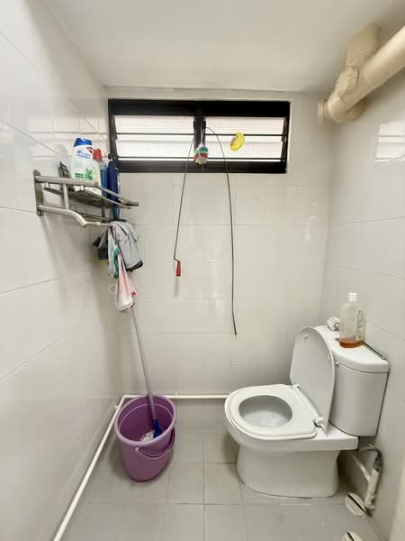 103 Ang Mo Kio Avenue 3, 103 Ang Mo Kio Avenue 3, 2 Bedrooms, 797 sqft, HDB Flat For Sale, by Conrad Lim 林松泽, 500160041 - Bathroom - PropertyGuru.com.sg