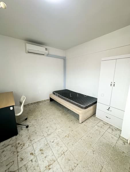 104 Bedok North Avenue 4, 104 Bedok North Avenue 4, 3 Bedrooms, 979 sqft, HDB Flat For Rent, by Aaron Liong, 500160042 - Bedroom - PropertyGuru.com.sg