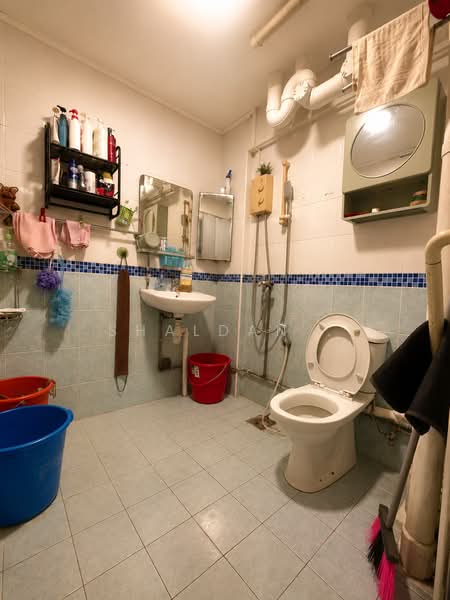322 Jurong East Street 31, 322 Jurong East Street 31, 3 Bedrooms, 1,302 sqft, HDB Flat For Sale, by Shaldan ., 500160051 - Bathroom - PropertyGuru.com.sg