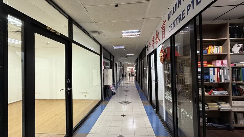 Bukit Timah Shopping Centre, 170 Upper Bukit Timah Road, 183 sqft, Mall Shop For Rent, by Alvin Chua, 500160066 - Corridor - CommercialGuru.com.sg