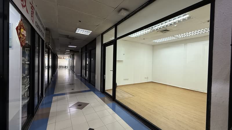 Bukit Timah Shopping Centre, 170 Upper Bukit Timah Road, 183 sqft, Mall Shop For Rent, by Alvin Chua, 500160066 - Interior - CommercialGuru.com.sg