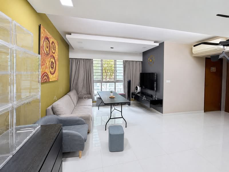 612B Punggol Drive, 612B Punggol Drive, 3 Bedrooms, 1,001 sqft, HDB Flat For Sale, by Abigail Tang, 500160080 - Living Room - PropertyGuru.com.sg