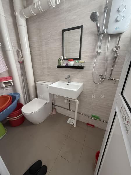 537 Hougang Street 52, 537 Hougang Street 52, Room Rental, 100 sqft, HDB Flat For Rent, by Janice Ting, 500160082 - Bathroom - PropertyGuru.com.sg