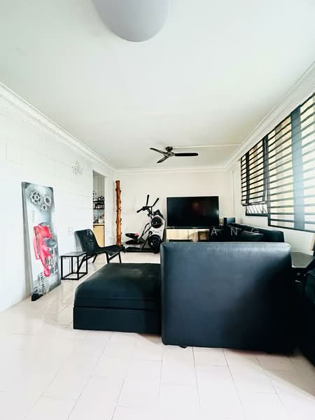 244 Yishun Ring Road, 244 Yishun Ring Road, 3 Bedrooms, 904 sqft, HDB Flat For Sale, by Abigail Tang, 500160088 - Living Room - PropertyGuru.com.sg