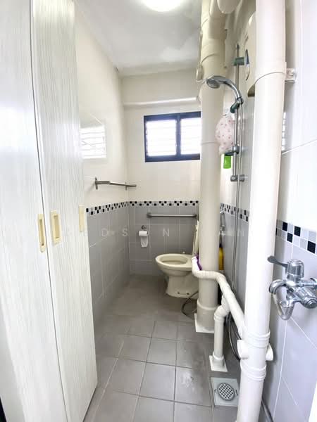 238 Yishun Ring Road, 238 Yishun Ring Road, 3 Bedrooms, 904 sqft, HDB Flat For Sale, by Zedson Tan, 500160117 - Bathroom - PropertyGuru.com.sg