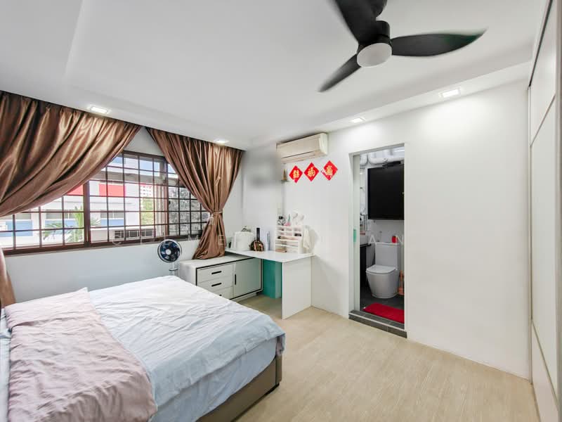 540 Choa Chu Kang Street 52, 540 Choa Chu Kang Street 52, 5 Bedrooms, 1,421 sqft, HDB Flat For Sale, by Clement Huang, 500160125 - Master Bedroom - PropertyGuru.com.sg