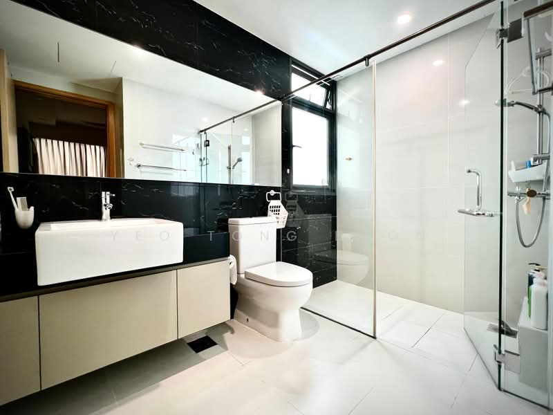 Esparina Residences, 119 Compassvale Bow, 3 Bedrooms, 1,001 sqft, Executive Condominium For Sale, by Yeo Tong Boon, 500160154 - Bathroom - PropertyGuru.com.sg