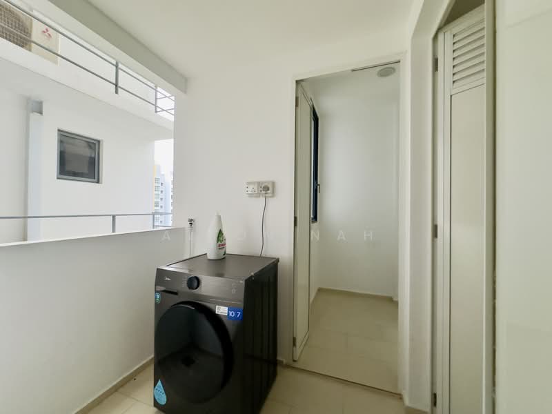 La Fiesta, Sengkang Square, 3 Bedrooms, 990 sqft, Condominium For Rent, by Alton Nah, 500160172 - Balcony - PropertyGuru.com.sg