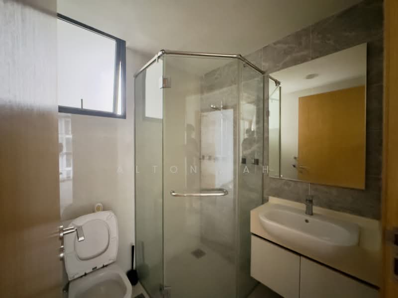 La Fiesta, Sengkang Square, 3 Bedrooms, 990 sqft, Condominium For Rent, by Alton Nah, 500160172 - Bathroom - PropertyGuru.com.sg