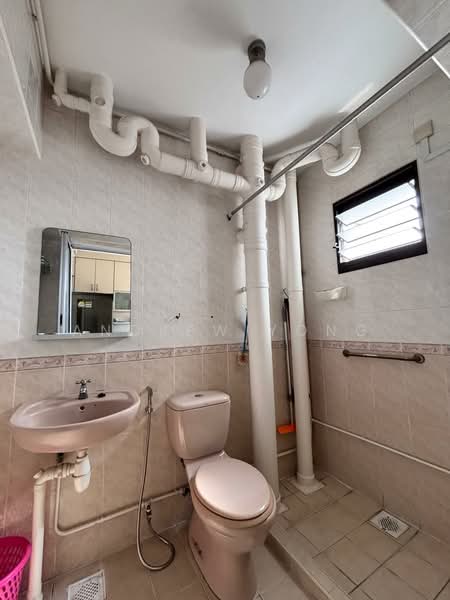 64 Teban Gardens Road, 64 Teban Gardens Road, Room Rental, 100 sqft, HDB Flat For Rent, by Andrew Yong, 500160175 - Bathroom - PropertyGuru.com.sg