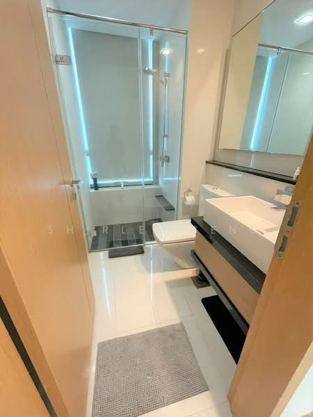 Marina Bay Residences, 18 Marina Boulevard, 2 Bedrooms, 1,055 sqft, Condominium For Rent, by Shirley Seng, 500160206 - Bathroom - PropertyGuru.com.sg