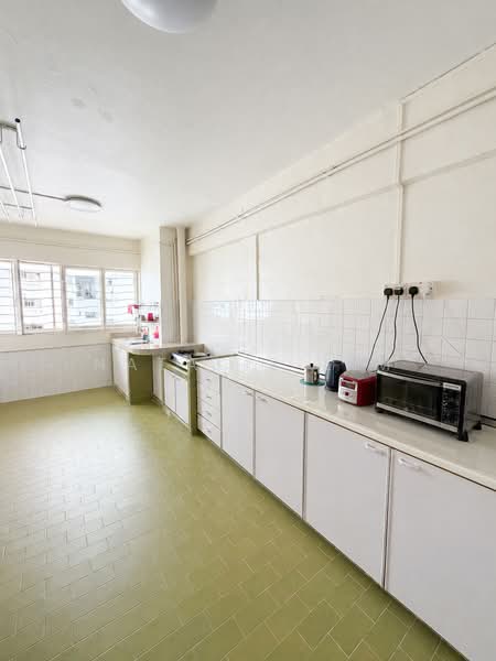 461 Ang Mo Kio Avenue 10, 461 Ang Mo Kio Avenue 10, 2 Bedrooms, 731 sqft, HDB Flat For Sale, by Natalie Lim, 500160221 - Kitchen - PropertyGuru.com.sg