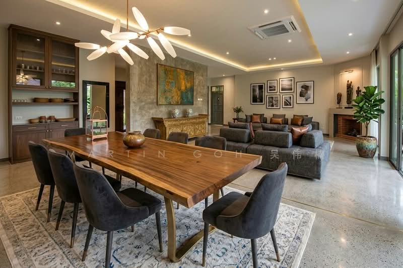 Live, Enhance or Rebuild 🌟Hilltop, Lush Greenery 🌟 near NYPS, , 10+ Bedrooms, 4,000 sqft, Good Class Bungalow For Sale, by Martin Goh 吴伟楠, 500160252 - Living Room - PropertyGuru.com.sg