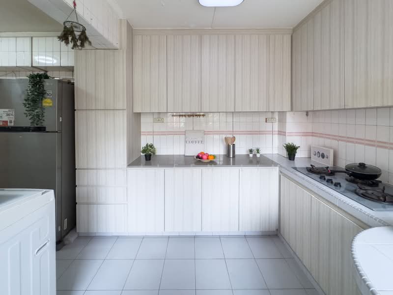 152 Yung Ho Road, 152 Yung Ho Road, 3 Bedrooms, 1,205 sqft, HDB Flat For Sale, by Colleen Lim, 500160255 - Kitchen - PropertyGuru.com.sg