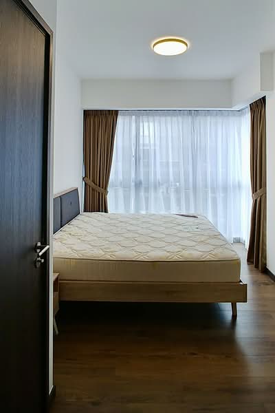 Lake Grande, 2 Jurong Lake Link, 2 Bedrooms, 861 sqft, Condominium For Sale, by Eirene Phua, 500160261 - Master Bedroom - PropertyGuru.com.sg