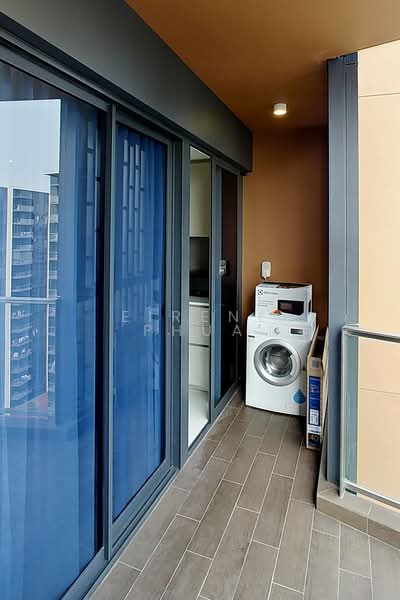Lake Grande, 2 Jurong Lake Link, 2 Bedrooms, 861 sqft, Condominium For Sale, by Eirene Phua, 500160261 - Balcony - PropertyGuru.com.sg