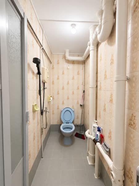 20 Jalan Klinik, 20 Jalan Klinik, 3 Bedrooms, 635 sqft, HDB Flat For Rent, by Avril Bin, 500160282 - Bathroom - PropertyGuru.com.sg