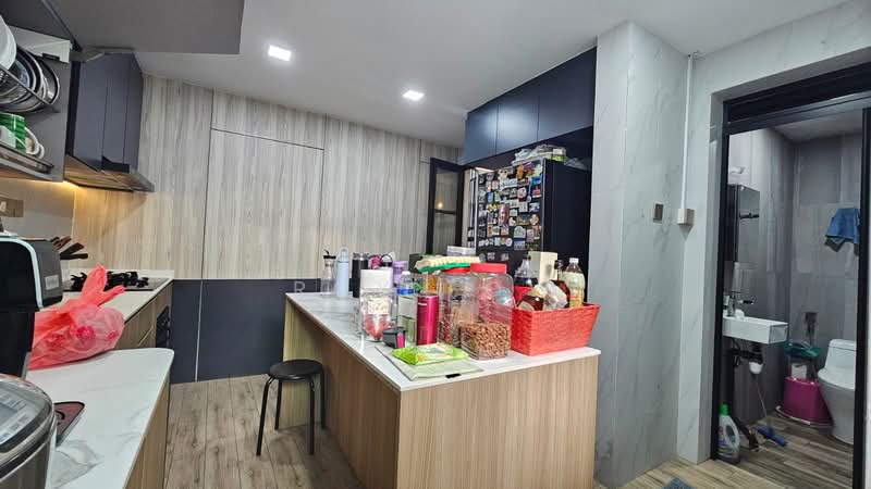 Reno, 2000+sf Condo, $1100psf, 5bed 3bath, 10min Yishun MRT, Northpoint ChongPang Sembawang Golf CC, , 5 Bedrooms, 2,056 sqft, Condominium For Sale, by Roy Low, 500160314 - Kitchen - PropertyGuru.com.sg
