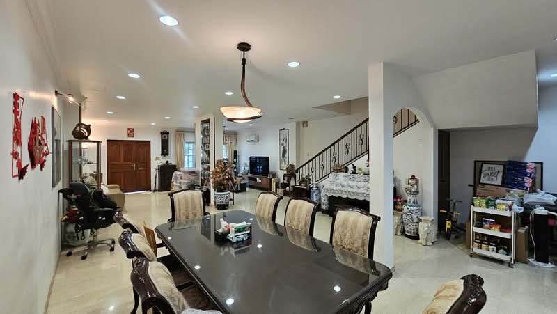 Mayflower Gardens, Mayflower Drive, 4 Bedrooms, 2,010 sqft, Terraced House For Sale, by Sam Chin, 500160316 - Living Room - PropertyGuru.com.sg