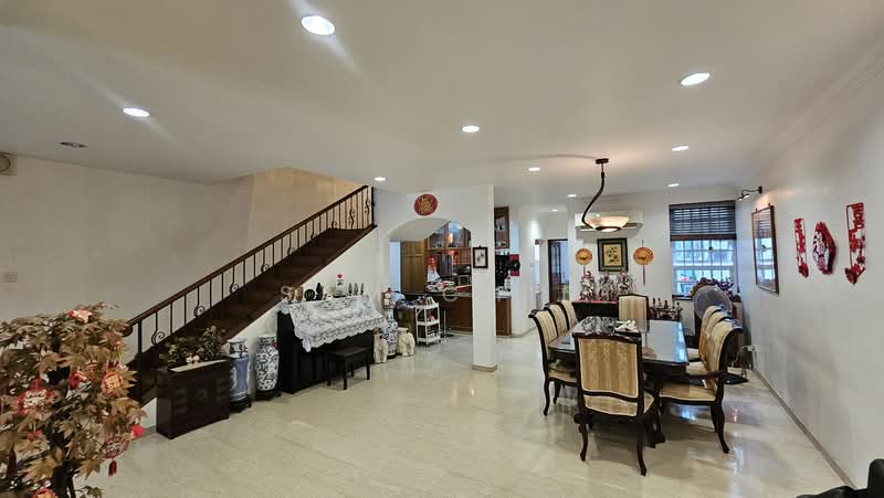 Mayflower Gardens, Mayflower Drive, 4 Bedrooms, 2,010 sqft, Terraced House For Sale, by Sam Chin, 500160316 - Living Room - PropertyGuru.com.sg