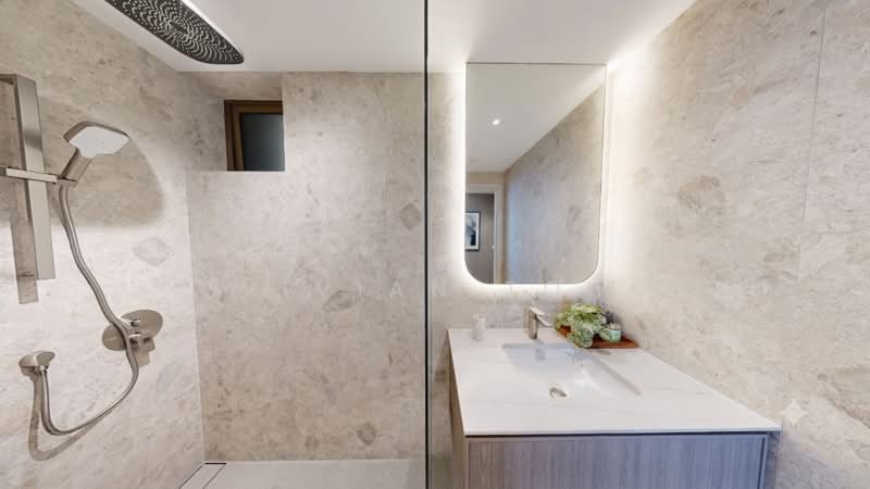 Freehold 4-bedroom beside TEL MRT !, , 4 Bedrooms, 1,249 sqft, Condominium For Sale, by Vivian Toh, 500160322 - Bathroom - PropertyGuru.com.sg