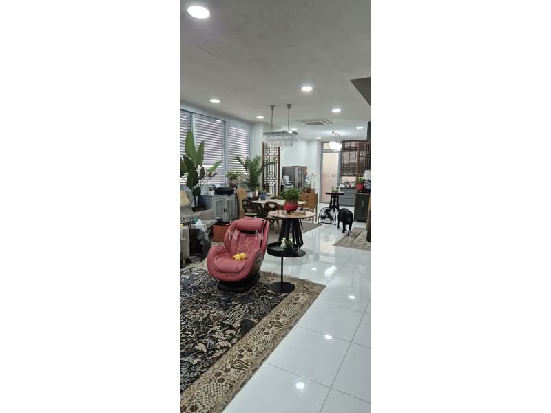 Woodgrove Estate, Ashwood Grove, 4 Bedrooms, 3,010 sqft, Corner Terrace For Sale, by Lynn Lee, 500160328 - Living Room - PropertyGuru.com.sg