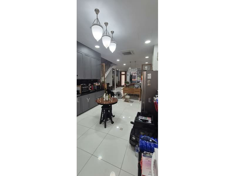 Woodgrove Estate, Ashwood Grove, 4 Bedrooms, 3,010 sqft, Corner Terrace For Sale, by Lynn Lee, 500160328 - Kitchen - PropertyGuru.com.sg