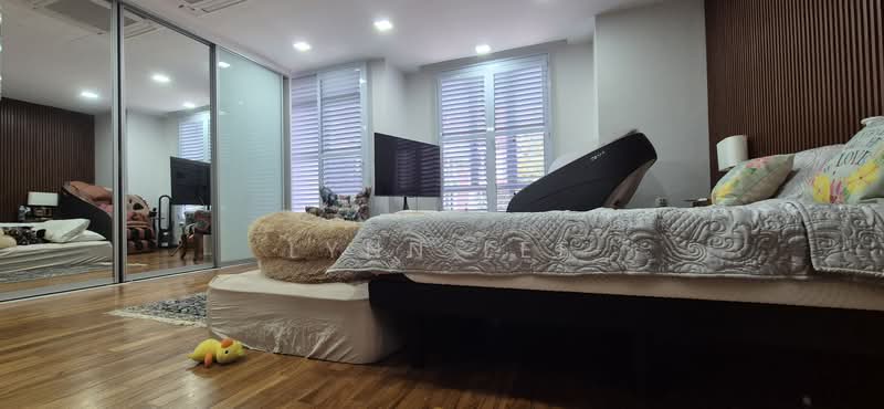 Woodgrove Estate, Ashwood Grove, 4 Bedrooms, 3,010 sqft, Corner Terrace For Sale, by Lynn Lee, 500160328 - Master Bedroom - PropertyGuru.com.sg