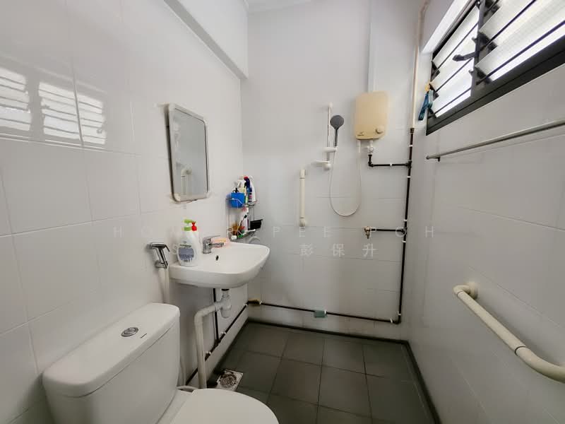 513 Bukit Batok Street 52, 513 Bukit Batok Street 52, 3 Bedrooms, 904 sqft, HDB Flat For Sale, by Homer Pee Poh Seng 彭保升, 500160333 - Bathroom - PropertyGuru.com.sg