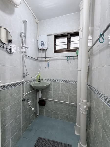 20 Lorong 7 Toa Payoh, 20 Lorong 7 Toa Payoh, Room Rental, 120 sqft, HDB Flat For Rent, by Ho Chii Fei, 500160342 - Bathroom - PropertyGuru.com.sg