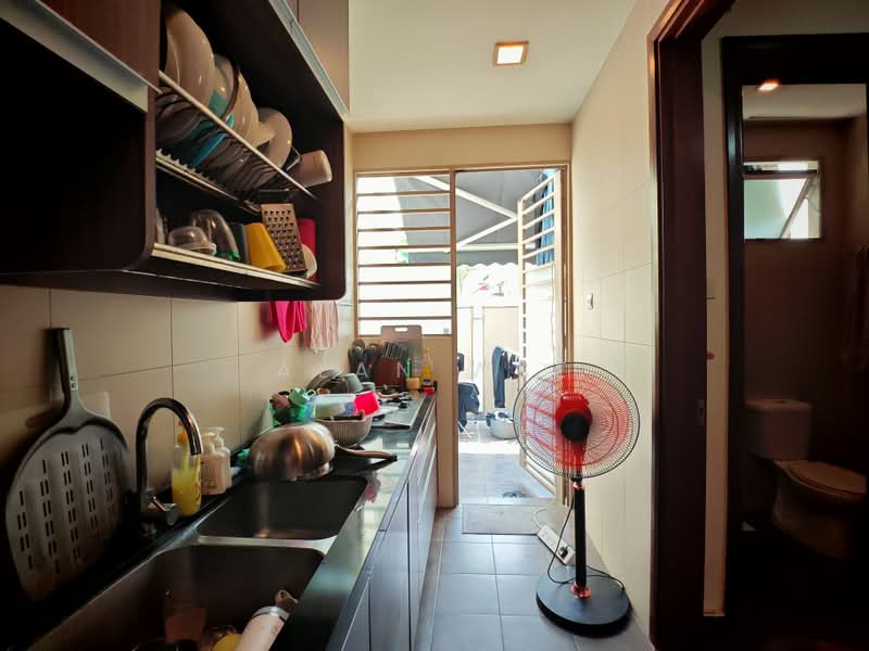 Spring Park Estate, Primrose Avenue, 5 Bedrooms, 3,800 sqft, Semi-Detached House For Rent, by Alan Wee, 500160353 - Kitchen - PropertyGuru.com.sg