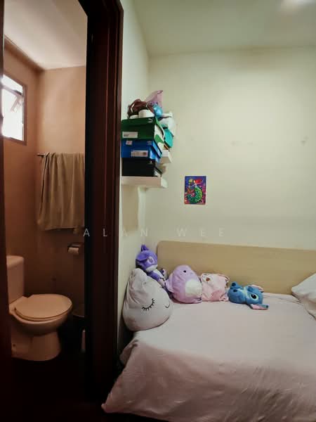 Spring Park Estate, Primrose Avenue, 5 Bedrooms, 3,800 sqft, Semi-Detached House For Rent, by Alan Wee, 500160353 - Bathroom - PropertyGuru.com.sg