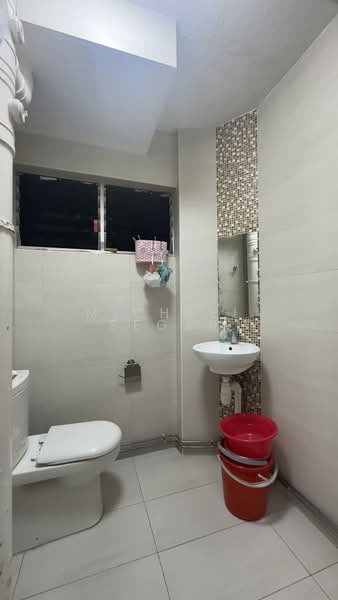 138 Lorong Ah Soo, 138 Lorong Ah Soo, 3 Bedrooms, 1,108 sqft, HDB Flat For Sale, by Michael Segar, 500160378 - Bathroom - PropertyGuru.com.sg