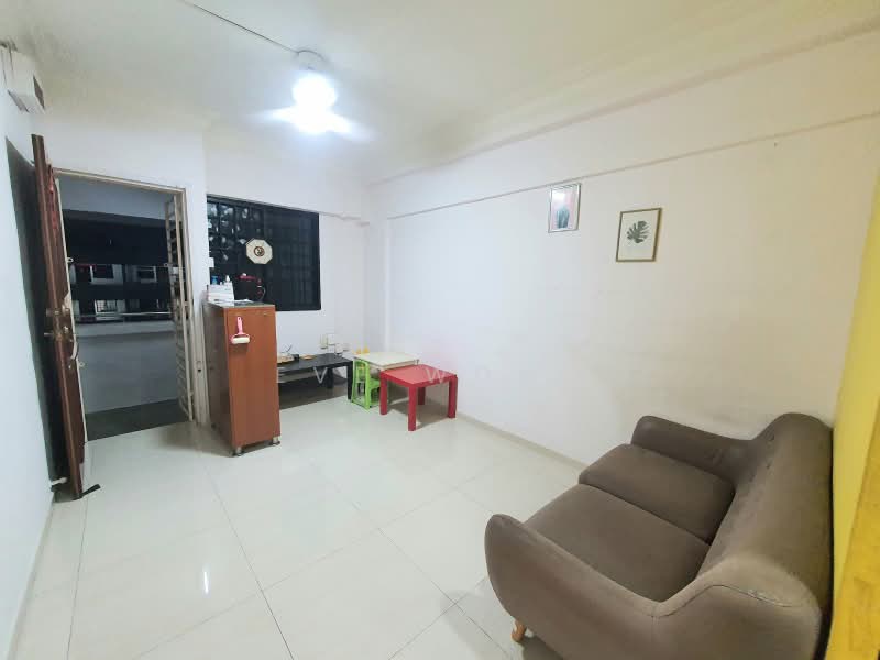 742 Yishun Avenue 5, 742 Yishun Avenue 5, 2 Bedrooms, 721 sqft, HDB Flat For Rent, by Eve Wong, 500160381 - Living Room - PropertyGuru.com.sg