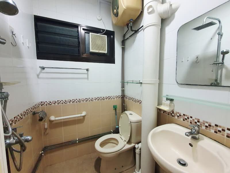 742 Yishun Avenue 5, 742 Yishun Avenue 5, 2 Bedrooms, 721 sqft, HDB Flat For Rent, by Eve Wong, 500160381 - Bathroom - PropertyGuru.com.sg