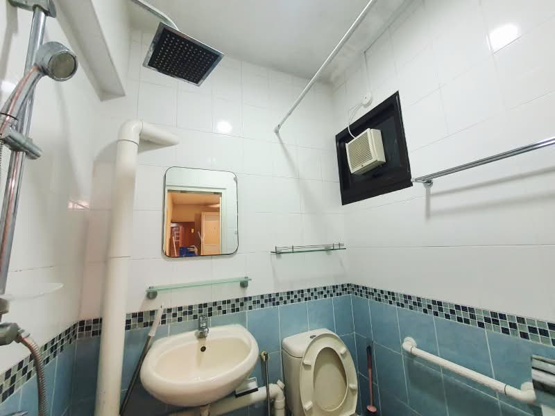 742 Yishun Avenue 5, 742 Yishun Avenue 5, 2 Bedrooms, 721 sqft, HDB Flat For Rent, by Eve Wong, 500160381 - Bathroom - PropertyGuru.com.sg