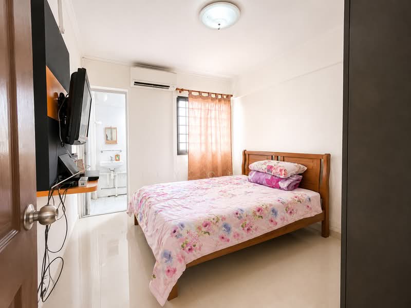 180 Ang Mo Kio Avenue 5, 180 Ang Mo Kio Avenue 5, 2 Bedrooms, 732 sqft, HDB Flat For Sale, by Emily Chong, 500160382 - Bedroom - PropertyGuru.com.sg
