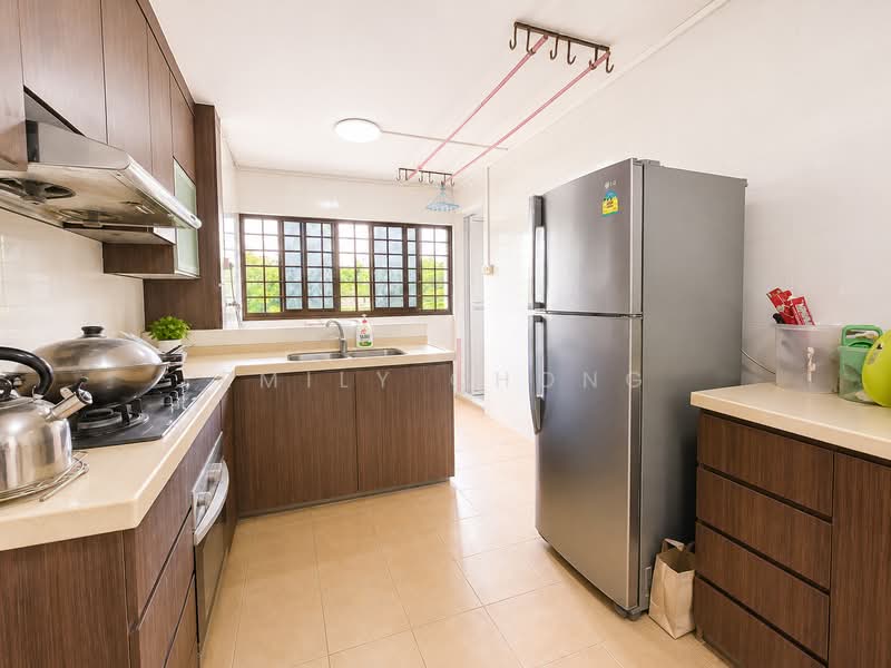 180 Ang Mo Kio Avenue 5, 180 Ang Mo Kio Avenue 5, 2 Bedrooms, 732 sqft, HDB Flat For Sale, by Emily Chong, 500160382 - Kitchen - PropertyGuru.com.sg