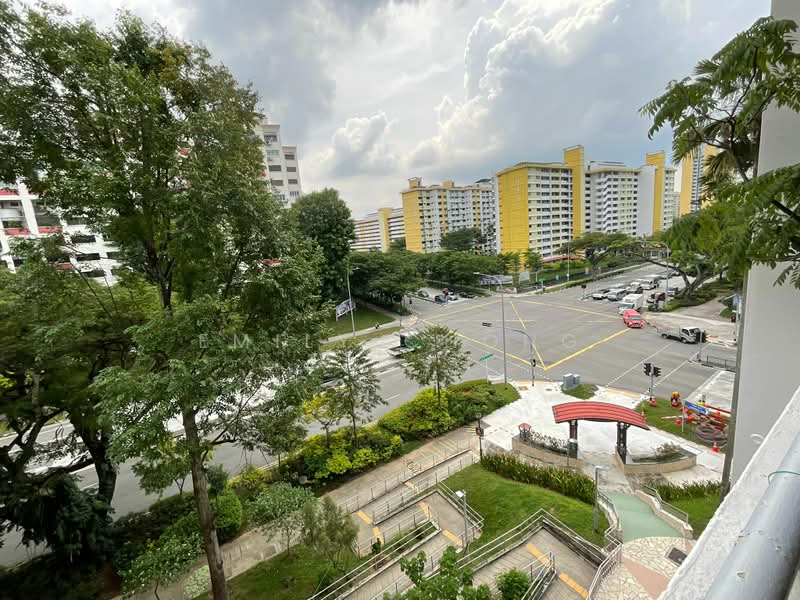 180 Ang Mo Kio Avenue 5, 180 Ang Mo Kio Avenue 5, 2 Bedrooms, 732 sqft, HDB Flat For Sale, by Emily Chong, 500160382 - Exterior - PropertyGuru.com.sg