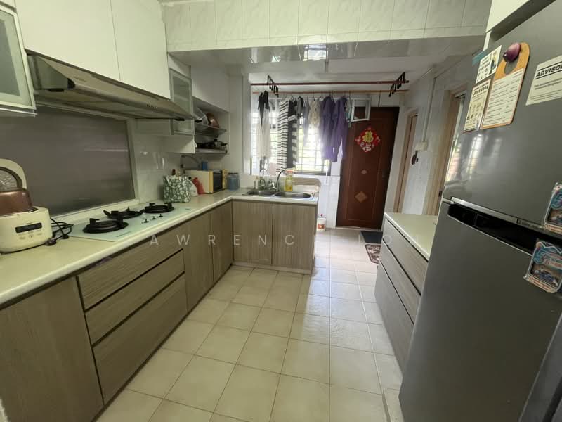 235 Lorong 8 Toa Payoh, 235 Lorong 8 Toa Payoh, 2 Bedrooms, 700 sqft, HDB Flat For Sale, by Lawrence Loh, 500160393 - Kitchen - PropertyGuru.com.sg
