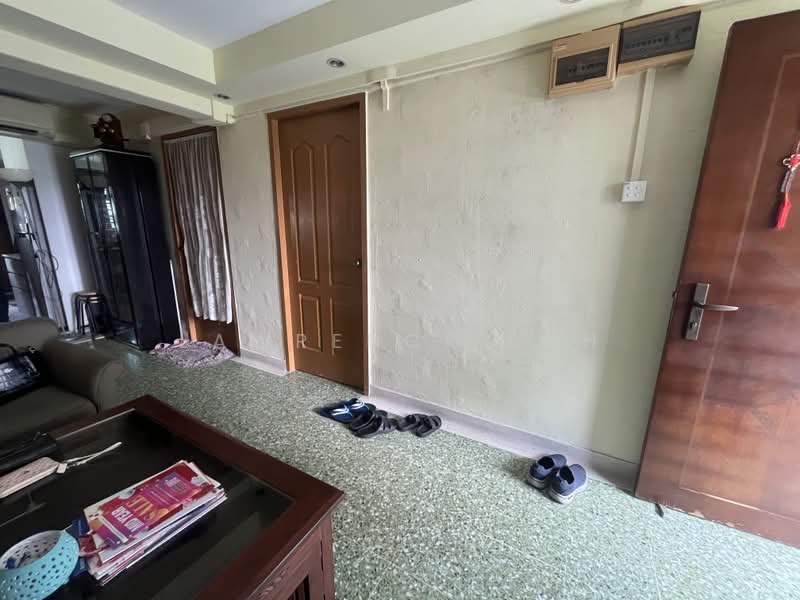 235 Lorong 8 Toa Payoh, 235 Lorong 8 Toa Payoh, 2 Bedrooms, 700 sqft, HDB Flat For Sale, by Lawrence Loh, 500160393 - Living Room - PropertyGuru.com.sg