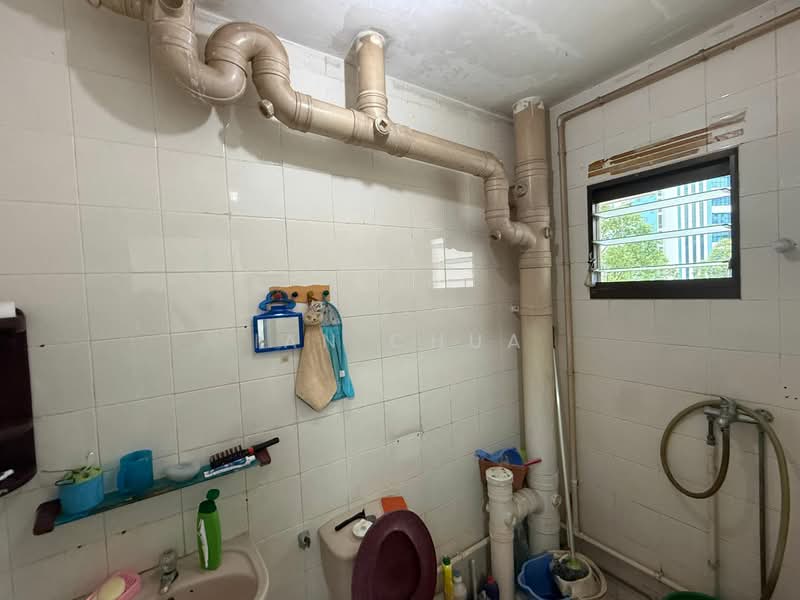 638 Woodlands Ring Road, 638 Woodlands Ring Road, 3 Bedrooms, 1,303 sqft, HDB Flat For Sale, by Ian Chua, 500160399 - Bathroom - PropertyGuru.com.sg