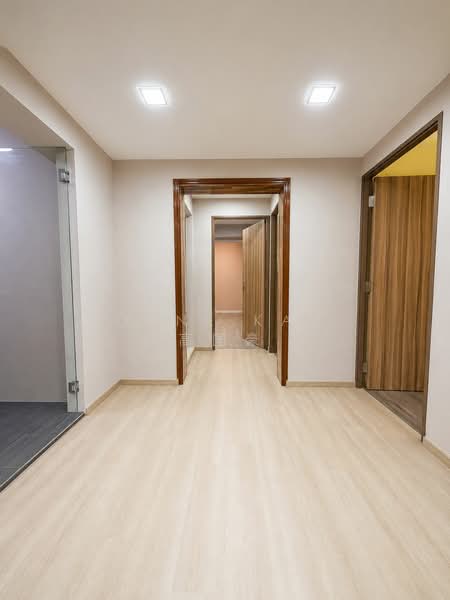 316B Anchorvale Link, 316B Anchorvale Link, 3 Bedrooms, 1,184 sqft, HDB Flat For Sale, by Dane Kau 高国豪, 500160408 - Corridor - PropertyGuru.com.sg