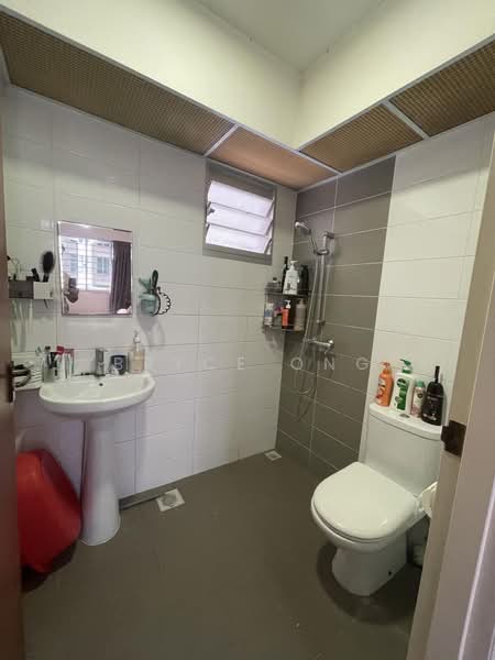 217B Boon Lay View, 217B Boon Lay Avenue, 2 Bedrooms, 732 sqft, HDB Flat For Sale, by Bryce Ong, 500160440 - Master bathroom - PropertyGuru.com.sg